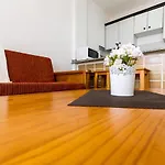 Seaview Friendly 1 *
